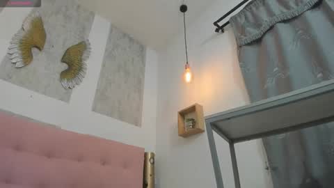 ZHAMIRA  ANDRES online show from 10.18.25