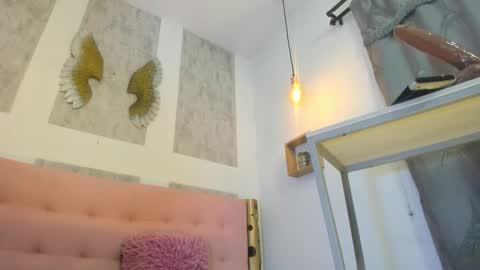 ZHAMIRA  ANDRES online show from 11.25.25