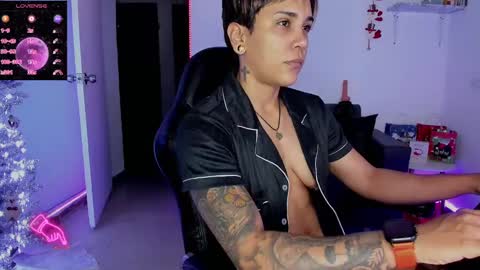 zhoestrong online show from 12.23.24