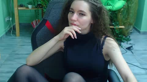 zianichols online show from 02.04.25