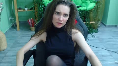 zianichols online show from 02.06.25