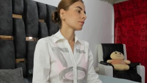 Snapshot of ziataylor chatting on 03.06.25 ziataylor online show from 03.06.25