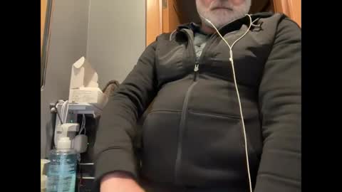 Snapshot of zinger283069 chatting on 10.30.25 zinger283069 online show from 10.30.25