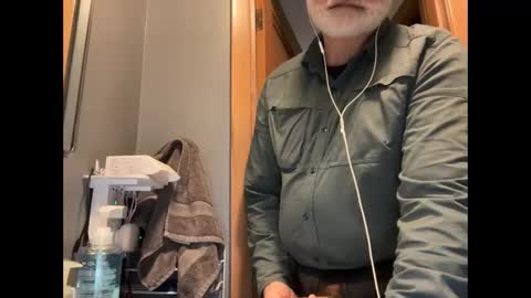 Snapshot of zinger283069 chatting on 11.05.25 zinger283069 online show from 11.05.25