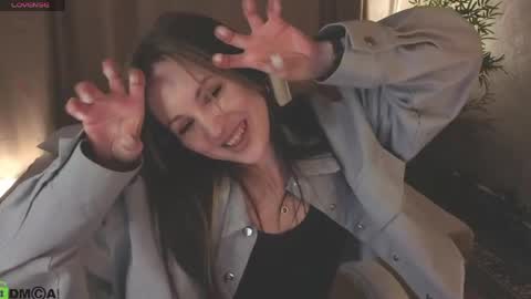 Zlata  Mon Tue Thu Fri Sun Sa GMT 3 0000pm - 0600pm  online show from 03.25.26