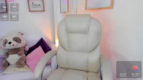 Snapshot of zobe_love chatting on 06.24.26 Zobe Love online show from 06.24.26