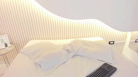 Snapshot of zoe_blunt_one chatting on 03.26.26 zoe_blunt_one online show from 03.26.26