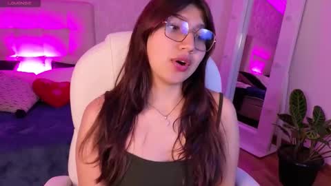 Snapshot of zoe_capelli chatting on 10.17.25 zoe online show from 10.17.25
