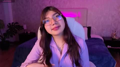 Snapshot of zoe_capelli chatting on 10.18.25 zoe online show from 10.18.25
