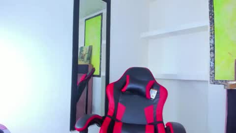 Snapshot of zoe_connor19 chatting on 02.04.26 Z O E online show from 02.04.26