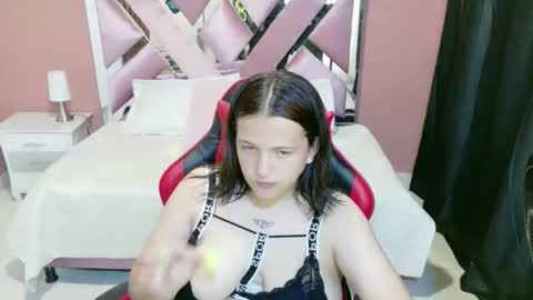 Snapshot of zoe_green01 chatting on 04.06.26 zoe online show from 04.06.26