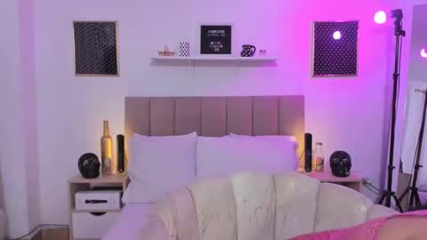 Snapshot of zoe_gruber chatting on 10.19.25 Zoe Gruber online show from 10.19.25