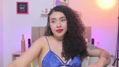 Snapshot of zoe_gruber chatting on 11.08.25 Zoe Gruber online show from 11.08.25