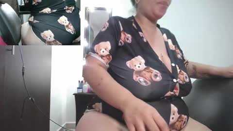 Snapshot of zoe_hotxxx chatting on 11.01.25 zoe hotxxx online show from 11.01.25