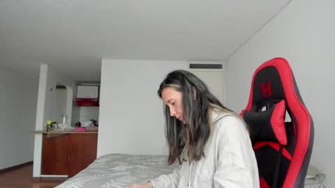 Snapshot of zoe_jeane_beker chatting on 04.30.26 ZOE online show from 04.30.26