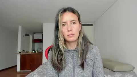 Snapshot of zoe_jeane_beker chatting on 05.10.26 ZOE online show from 05.10.26