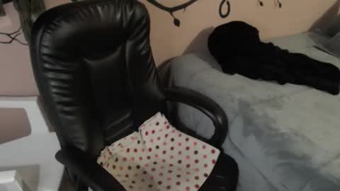 Zoe Koller online show from 04.10.26