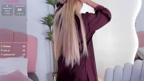zoe lee    online show from 09.15.25