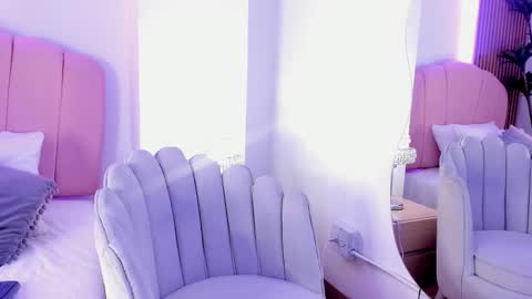 zoe lee    online show from 10.03.25