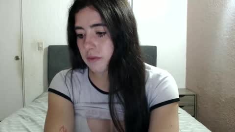 Snapshot of zoe_mill33r chatting on 01.11.25 Zoe online show from 01.11.25