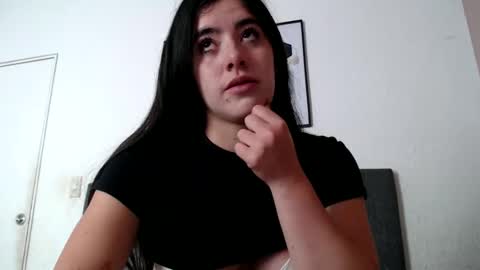 Snapshot of zoe_mill33r chatting on 01.14.25 Zoe online show from 01.14.25