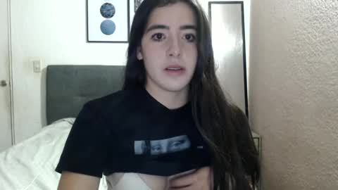 Snapshot of zoe_mill33r chatting on 02.06.25 Zoe online show from 02.06.25