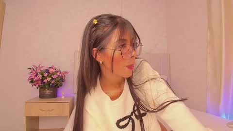 Snapshot of zoe_mocca chatting on 12.09.24 Mia online show from 12.09.24