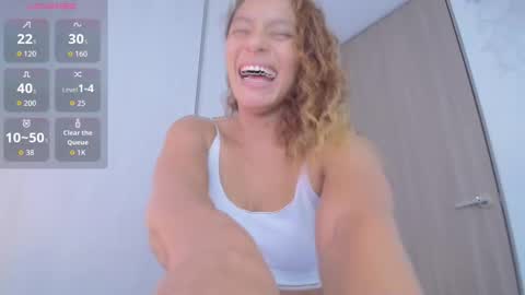 Snapshot of zoe_moon85 chatting on 11.22.25 zoe online show from 11.22.25