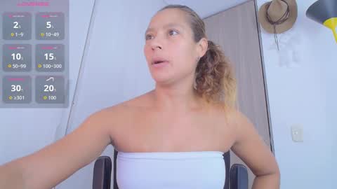 Snapshot of zoe_moon85 chatting on 02.01.26 zoe online show from 02.01.26