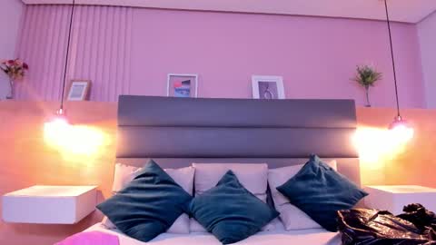 Zoe Novakk  online show from 11.05.25