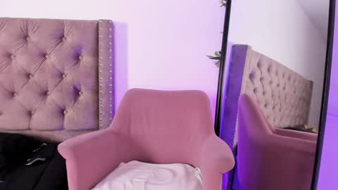 Zoe Olsen online show from 01.11.25