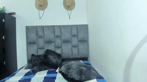 She Zoe He Painn online show from 10.17.25