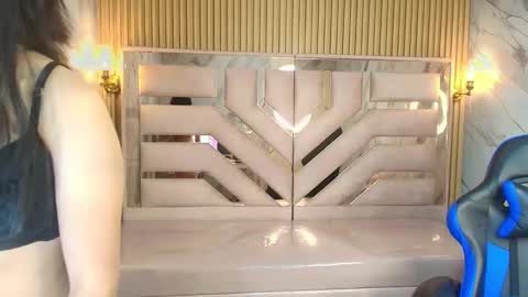 Zoe  online show from 10.14.25