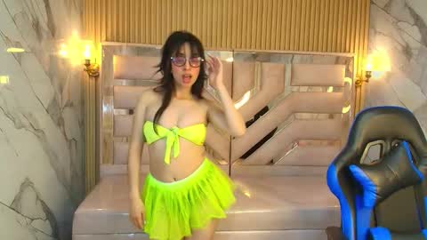 Zoe  online show from 10.15.25