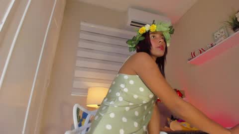 Snapshot of zoe_sky_ chatting on 12.31.24 Hi guys i am Zoe online show from 12.31.24