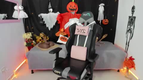 zoe_sullivan_ online show from 10.26.25