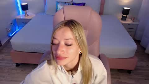 Snapshot of zoee_joness chatting on 02.04.26 zoe online show from 02.04.26