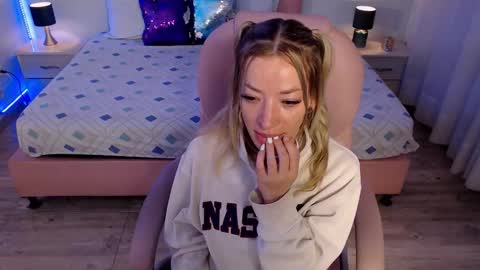 Snapshot of zoee_joness chatting on 02.20.26 zoe online show from 02.20.26