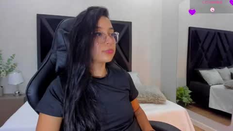 Snapshot of zoee_martins_ chatting on 05.13.26 Zoe 3 online show from 05.13.26