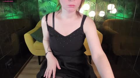 Snapshot of zoeeast chatting on 01.11.25 Zoe online show from 01.11.25