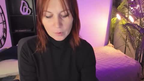 Snapshot of zoeeast chatting on 10.22.25 Zoe online show from 10.22.25