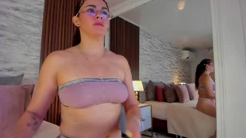 zoehiltonx online show from 05.30.26
