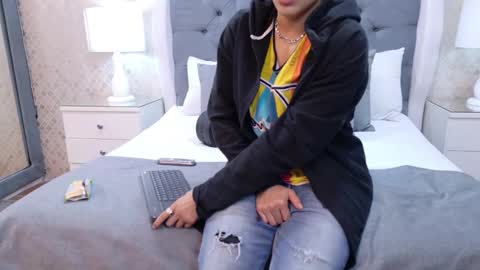 Zoe Krug online show from 10.10.25