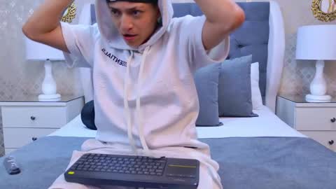 Zoe Krug online show from 10.29.25