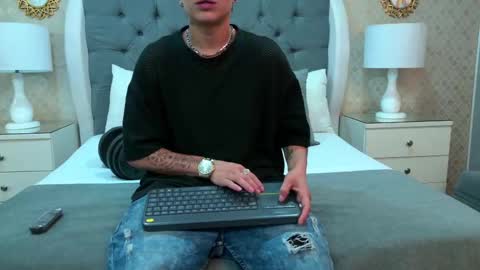 Zoe Krug online show from 11.09.25