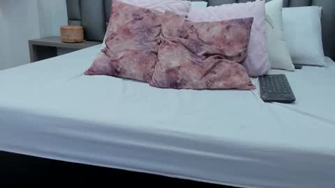 Zoe Krug online show from 02.26.26