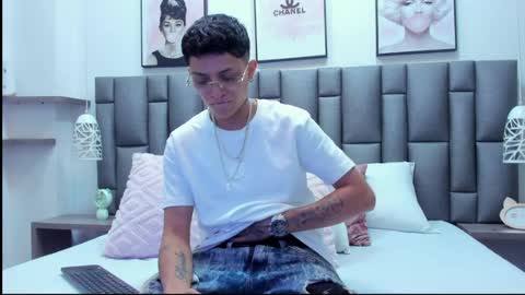 Zoe Krug online show from 04.10.26