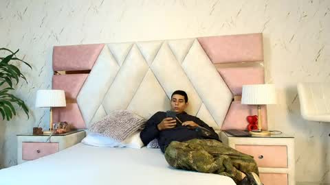 zoelucas online show from 04.16.26