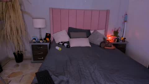 Snapshot of zoemiller32 chatting on 10.27.25 CuteZoe online show from 10.27.25