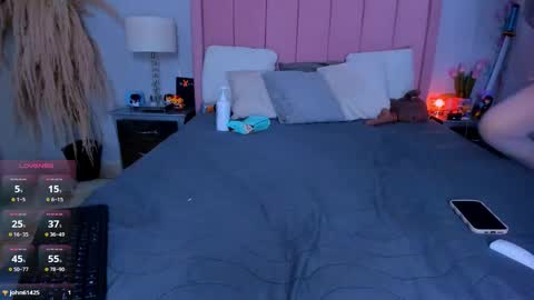 Snapshot of zoemiller32 chatting on 12.01.25 CuteZoe online show from 12.01.25